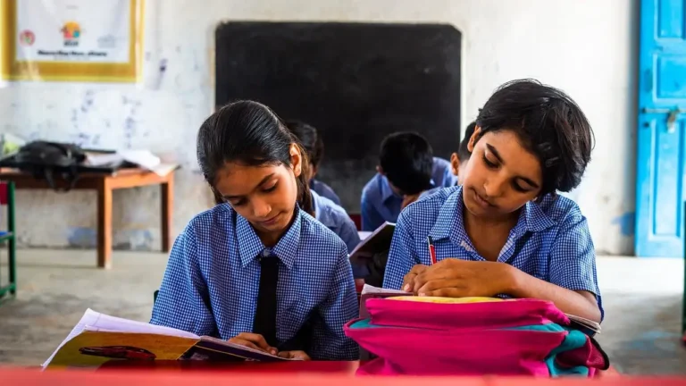 भारत में 14-18 साल के 25% बच्चे ठीक से नहीं पढ़ पाते कक्षा 2 की किताब: सर्वे