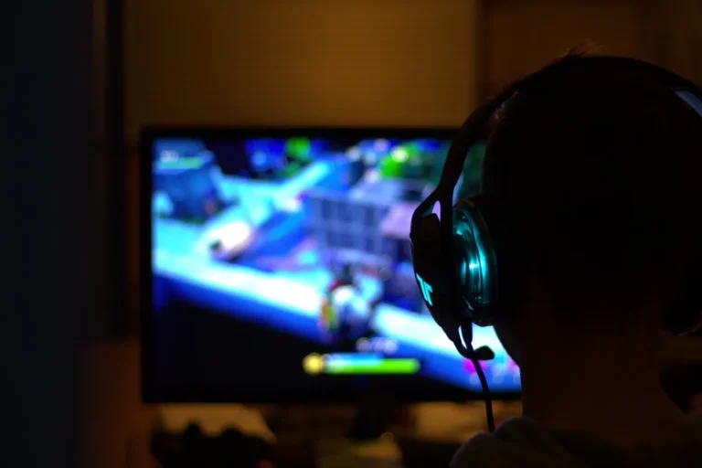 video-and-mobile-games-may-cause-hearing-loss