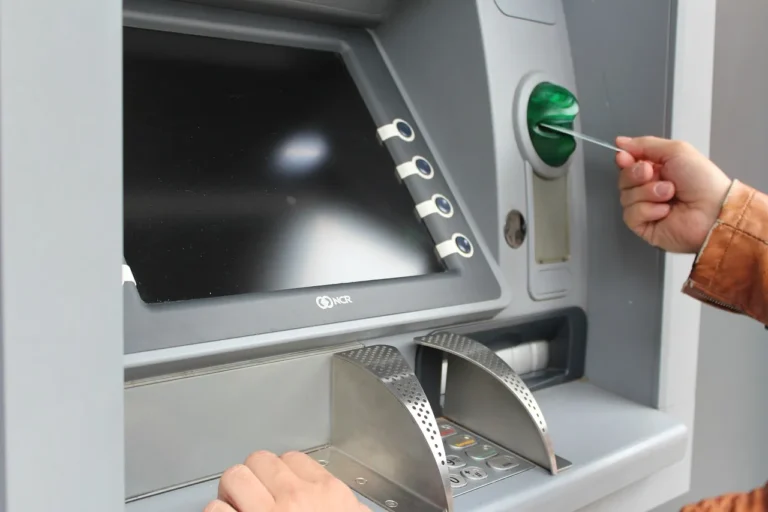 ATM Scams: सरकार ने बताए एटीएम स्कैम से बचनें के ये 8 तरीके?