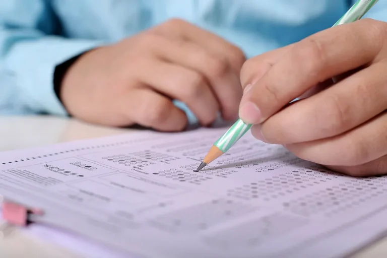 Cancel RO ARO Exam: छात्रों ने उठाई ‘यूपी आरओ री-एग्जाम’ की माँग, लिखा ‘कैंसल हो परीक्षा’