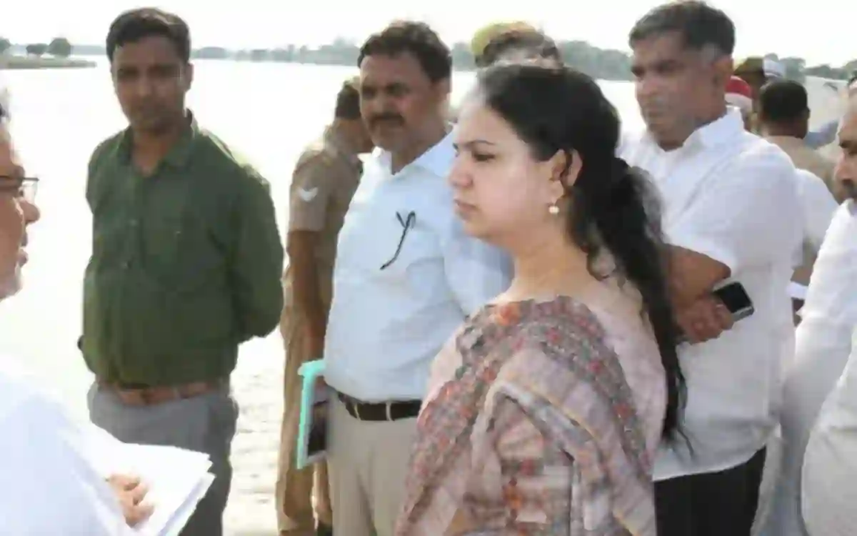 ias-divya-mittal-up-dm-working-style-gets-viral-after-puja-khedkar